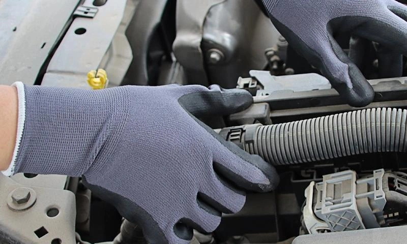 Kako izbrati rokavice za zaščito pri delu?