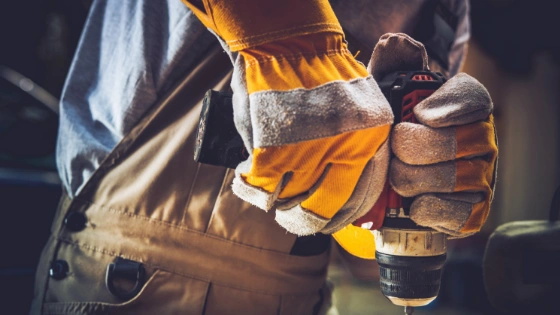 De classificatie en selectie van arbeidsbeschermingshandschoenen met de hand